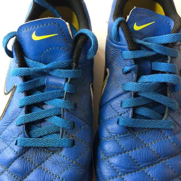 Boys Nike soccer shoes - Picture 7 of 8